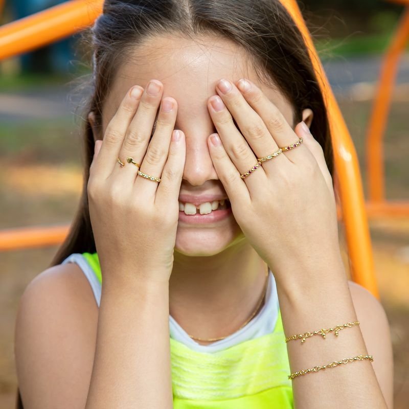 ANEL ZIRCONIAS CRISTAIS COM CORAÇÕES - BANHADO EM OURO