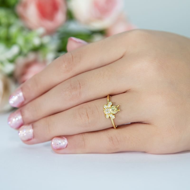 ANEL INFANTIL ABELHINHA CRAVEJADA BANHADO EM OURO