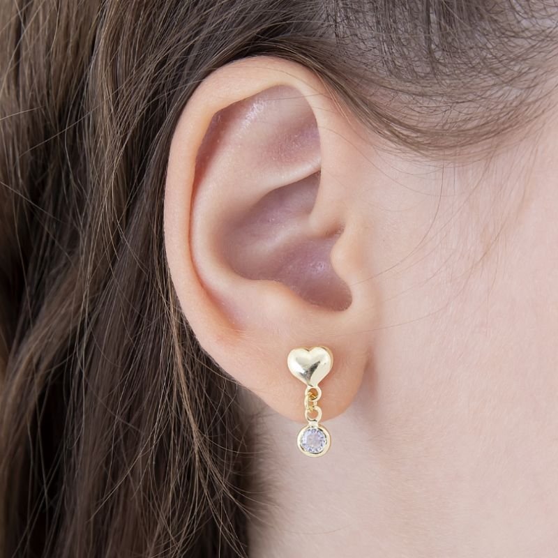 BRINCO INFANTIL CORAÇÃO LISO COM PEDRA EM ZIRCÔNIA BANHADO A OURO