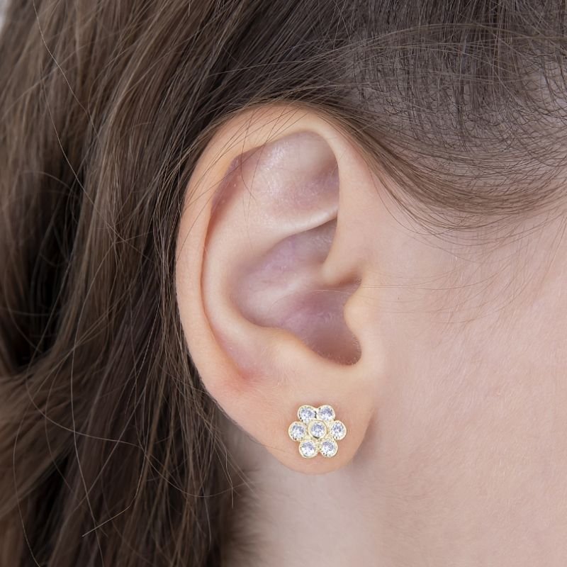 BRINCO INFANTIL FLOR CRAVEJADA EM ZIRCÔNIA BANHADO A OURO