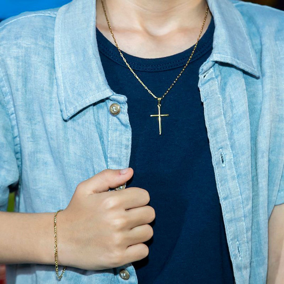 COLAR CRUZ MÉDIA BANHADO À OURO