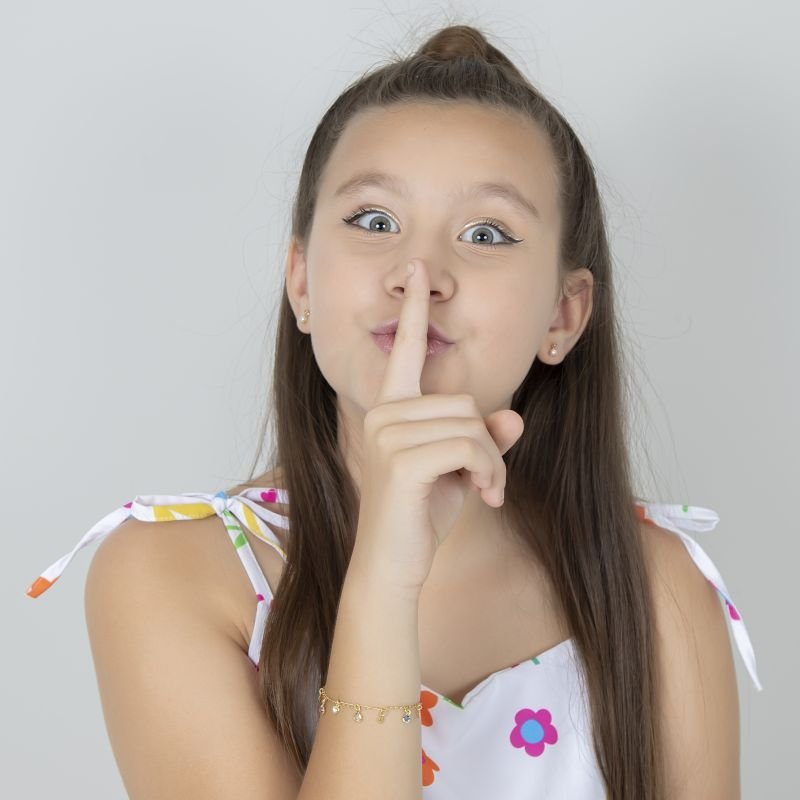 PULSEIRA INFANTIL DE CORAÇÕES E PEDRINHAS COLORIDAS PENDURADAS