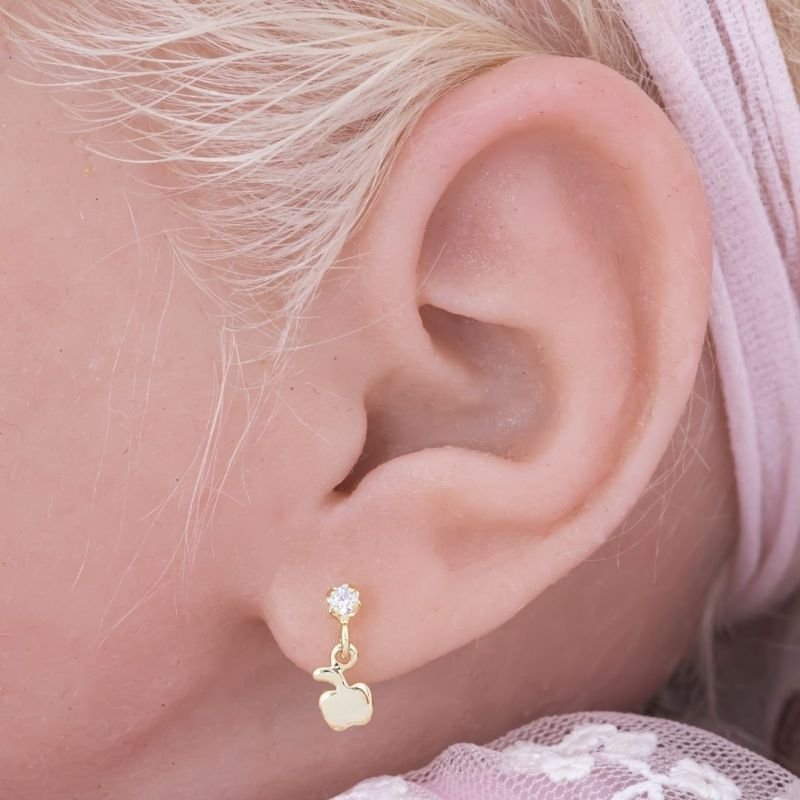 BRINCO BEBÊ BASE DE PEDRINHA COM MAÇÃZINHA BANHADO EM OURO