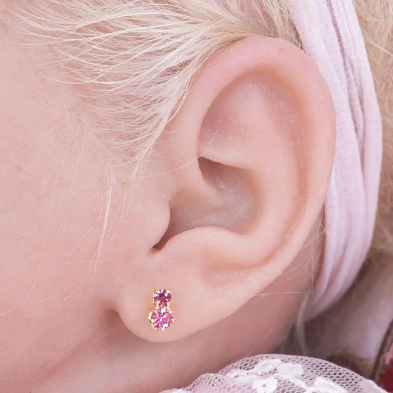 BRINCO BEBÊ DUAS PEDRINHAS CRAVEJADAS BANHADO EM OURO