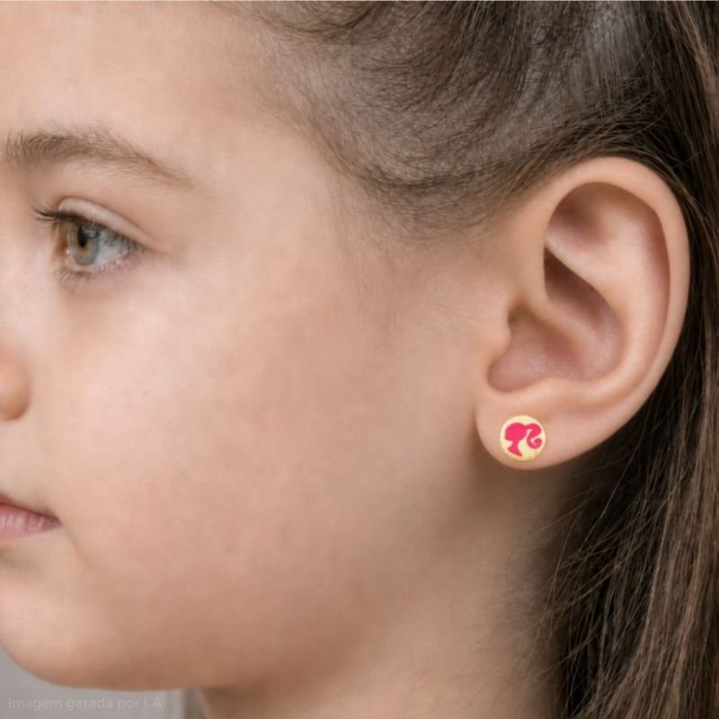BRINCO FIXO INFANTIL BONECA RESINADA BANHADO EM OURO
