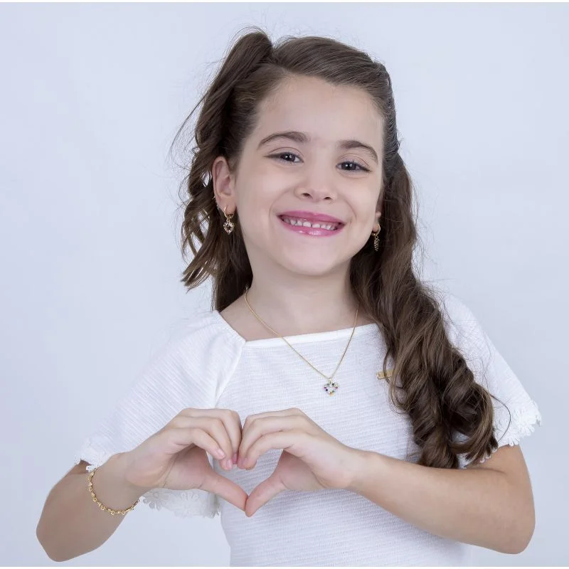 BRINCO INFANTIL ARGOLINHA CORAÇÃO CRAVEJADO DETALHE COROA BANHADO EM OURO