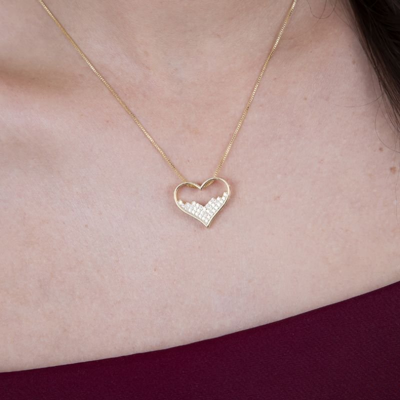 CONJUNTO BRINCO E COLAR CORAÇÃO COM MICRO ZIRCONIA BANHADO EM OURO